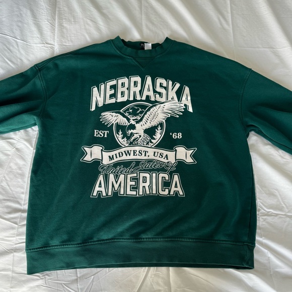 H&M Green Nebraska Graphic Crewneck Sweater - Picture 4 of 6